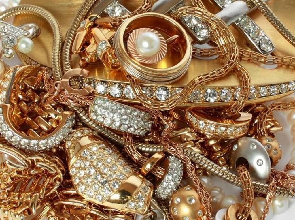 Выбор ювелирных украшений из золота в интернет-магазине