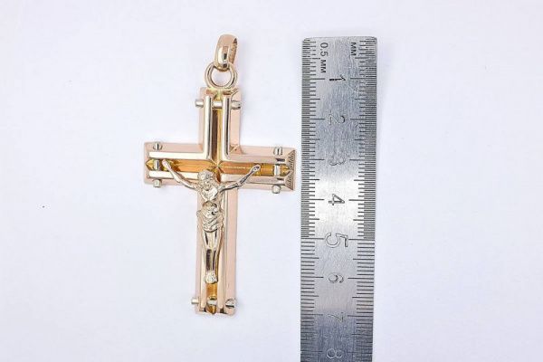 Крест из красного золота 585 пробы 24,76 гр. с недрагоценными камнями б/у