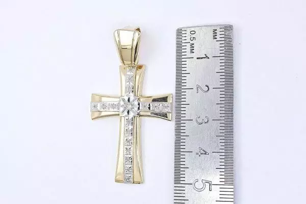 Крест из желтого золота 585 пробы 11,96 гр. с бриллиантом б/у