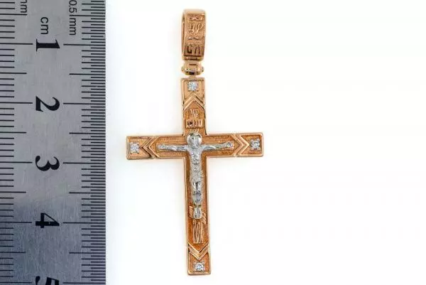 Крест из красного золота 585 пробы 3,74 гр. с бриллиантовой крошкой б/у